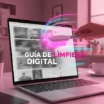 limpiezadigitalsomostumarketing | somos tu marketing mano sosteniendo un cepillo de luz magenta neón limpiando una pantalla de portátil borrosa para revelar una web rápida y nítida simbolizando la limpieza digital y velocidad web