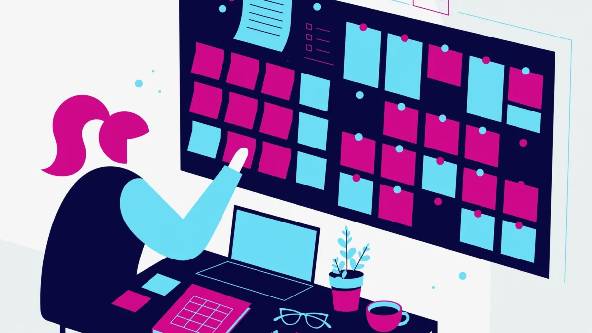 autónoma planificando un calendario de contenidos en su escritorio