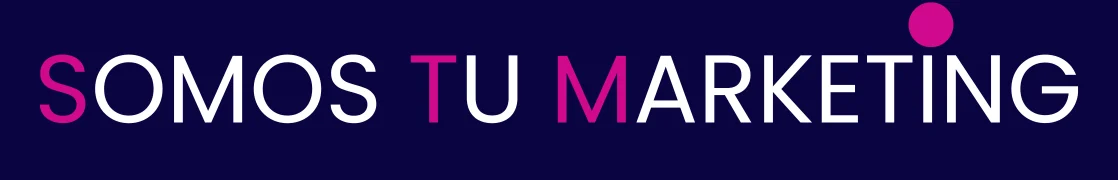 Logo reading SOMOS TU MARKETING on a dark blue background with pink accents and a pink dot above the word ‘MARKETING’.